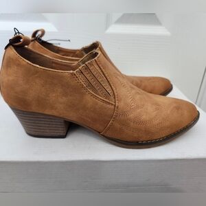 Women's Alpine West Size 8 Tan Western Style Ankle Boots
